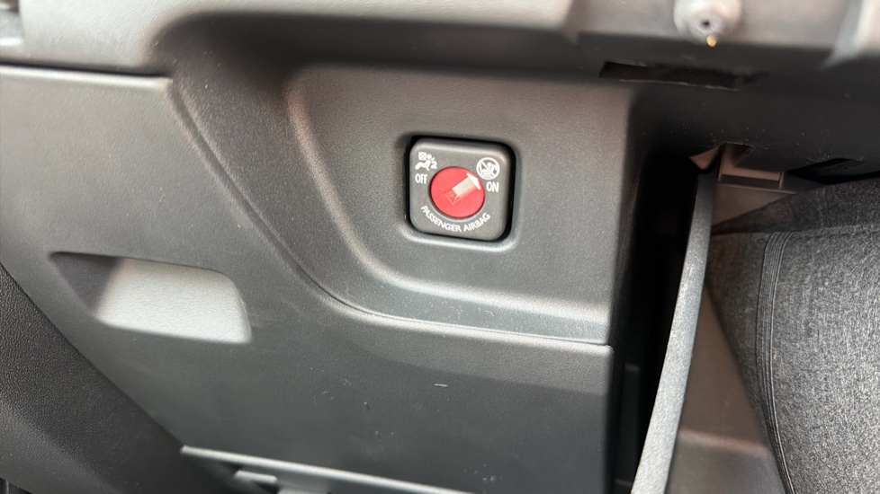 Peugeot 2008 1.2 PureTech 110 Allure Premium 5dr Petrol Estate - Image 23
