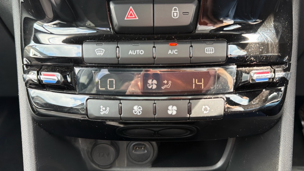 Peugeot 2008 1.2 PureTech 110 Allure Premium 5dr Petrol Estate - Image 24