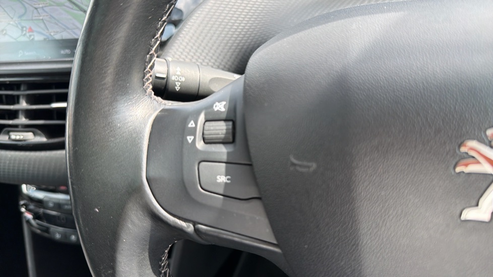 Peugeot 2008 1.2 PureTech 110 Allure Premium 5dr Petrol Estate - Image 27