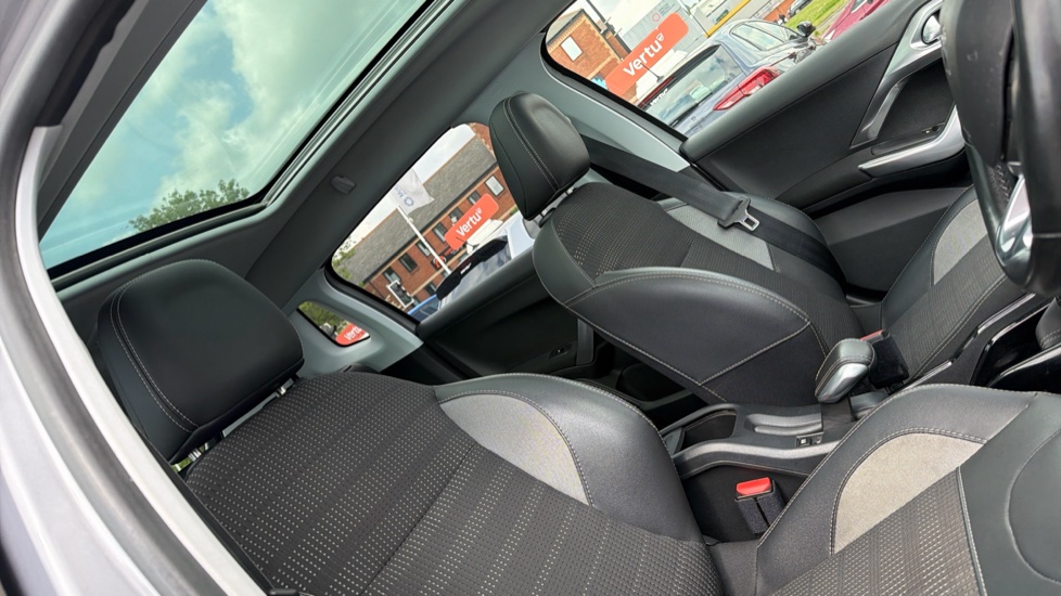 Peugeot 2008 1.2 PureTech 110 Allure Premium 5dr Petrol Estate - Image 36