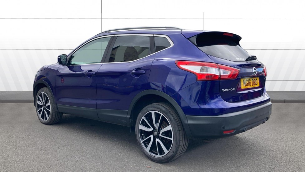 Nissan Qashqai 1.5 dCi Tekna 5dr Diesel Hatchback - Image 2