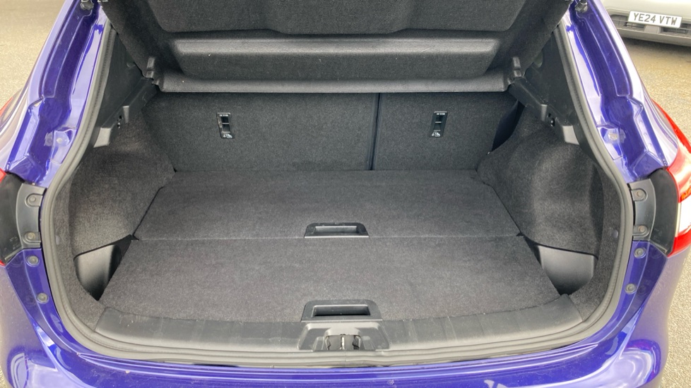 Nissan Qashqai 1.5 dCi Tekna 5dr Diesel Hatchback - Image 4