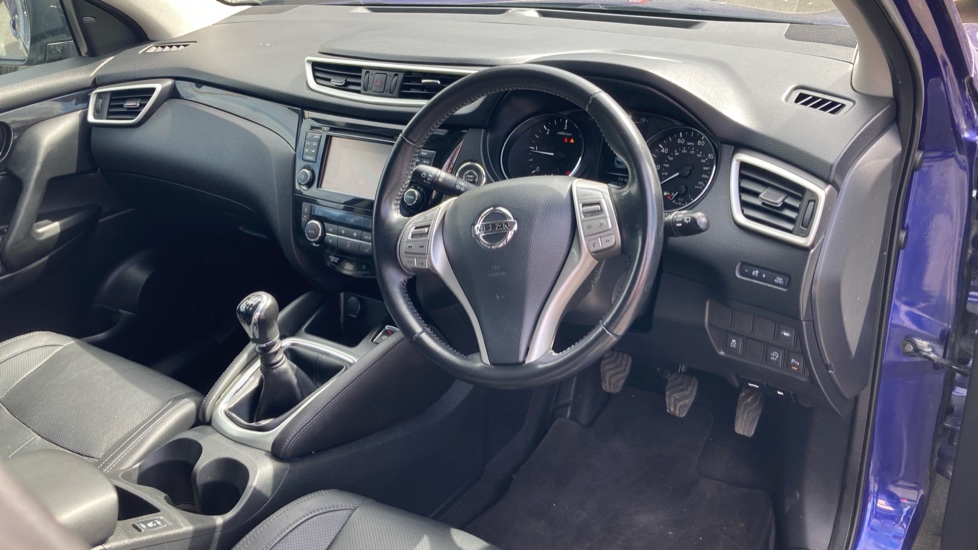 Nissan Qashqai 1.5 dCi Tekna 5dr Diesel Hatchback - Image 11