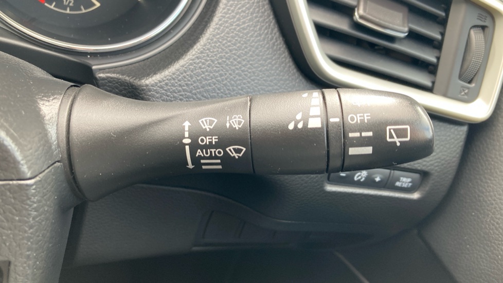 Nissan Qashqai 1.5 dCi Tekna 5dr Diesel Hatchback - Image 28