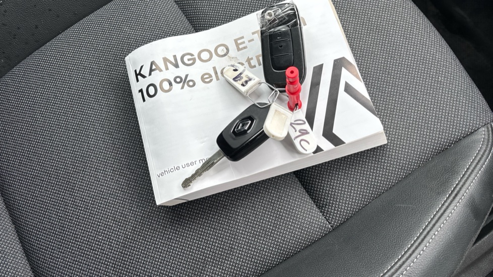 Renault Kangoo L2 E-Tech LL21 90kW 44kWh Advance [Safety] Van Auto - Image 19