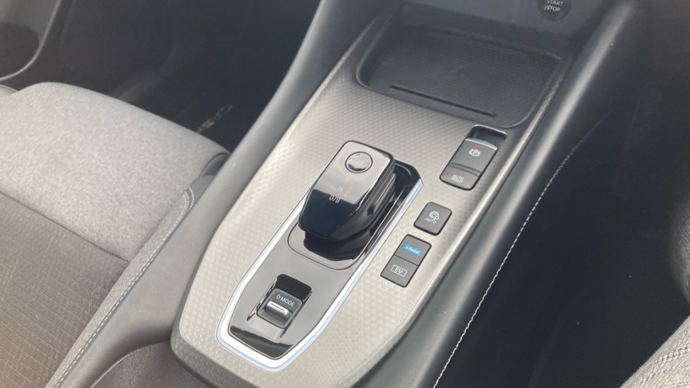 Nissan Qashqai 1.5 E-Power N-Connecta 5dr Auto Hybrid Hatchback - Image 13