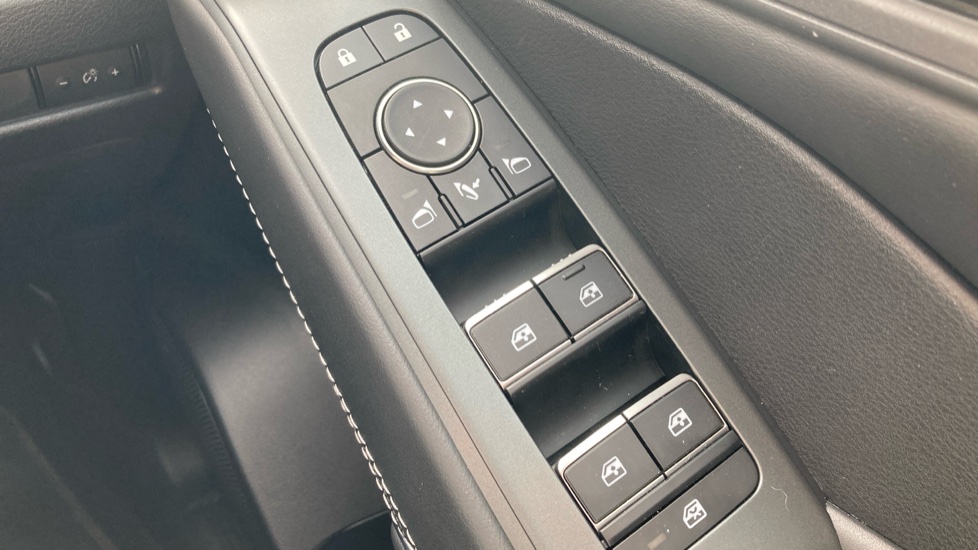 Nissan Qashqai 1.5 E-Power N-Connecta 5dr Auto Hybrid Hatchback - Image 30