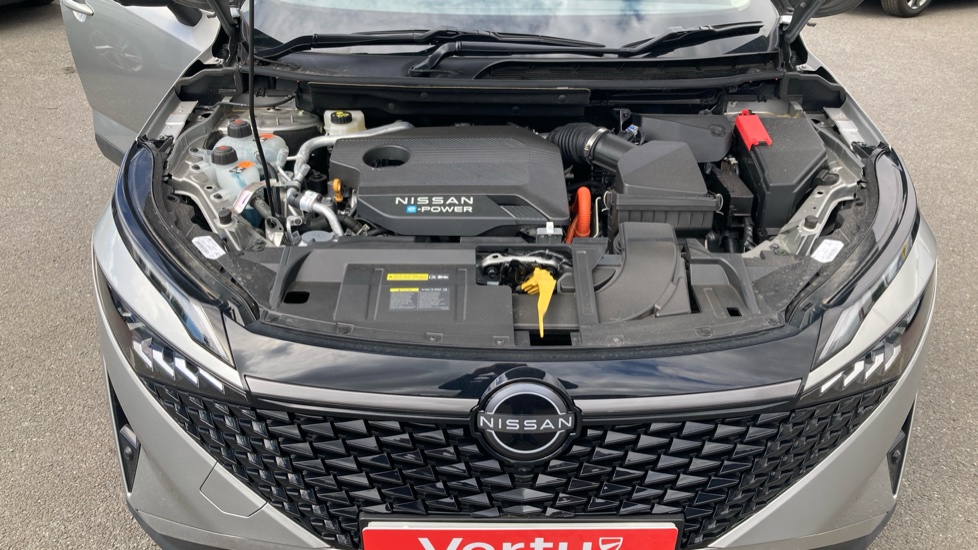 Nissan Qashqai 1.5 E-Power 205 N-Connecta [Glass Roof] 5dr Auto Hybrid Hatchback - Image 8