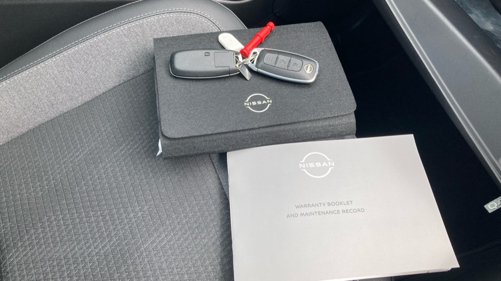 Nissan Qashqai 1.5 E-Power 205 N-Connecta [Glass Roof] 5dr Auto Hybrid Hatchback - Image 19