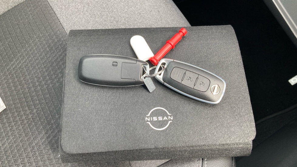 Nissan Qashqai 1.5 E-Power 205 N-Connecta [Glass Roof] 5dr Auto Hybrid Hatchback - Image 20