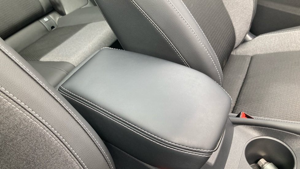 Nissan Qashqai 1.5 E-Power 205 N-Connecta [Glass Roof] 5dr Auto Hybrid Hatchback - Image 28