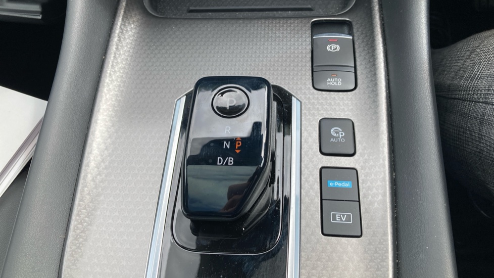 Nissan Qashqai 1.5 E-Power 205 N-Connecta [Glass Roof] 5dr Auto Hybrid Hatchback - Image 30