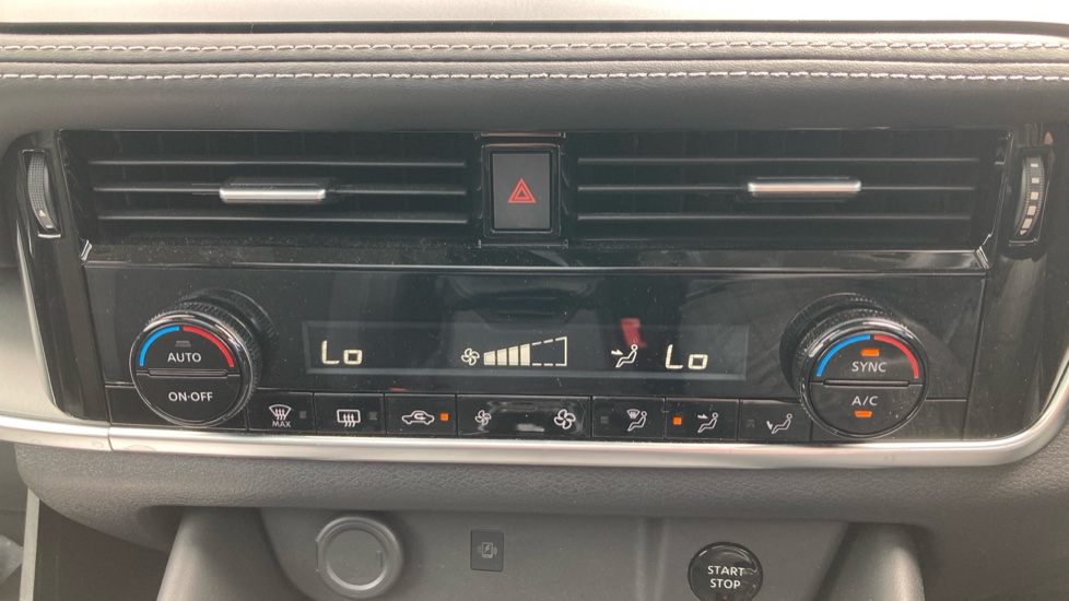Nissan Qashqai 1.5 E-Power 205 N-Connecta [Glass Roof] 5dr Auto Hybrid Hatchback - Image 32