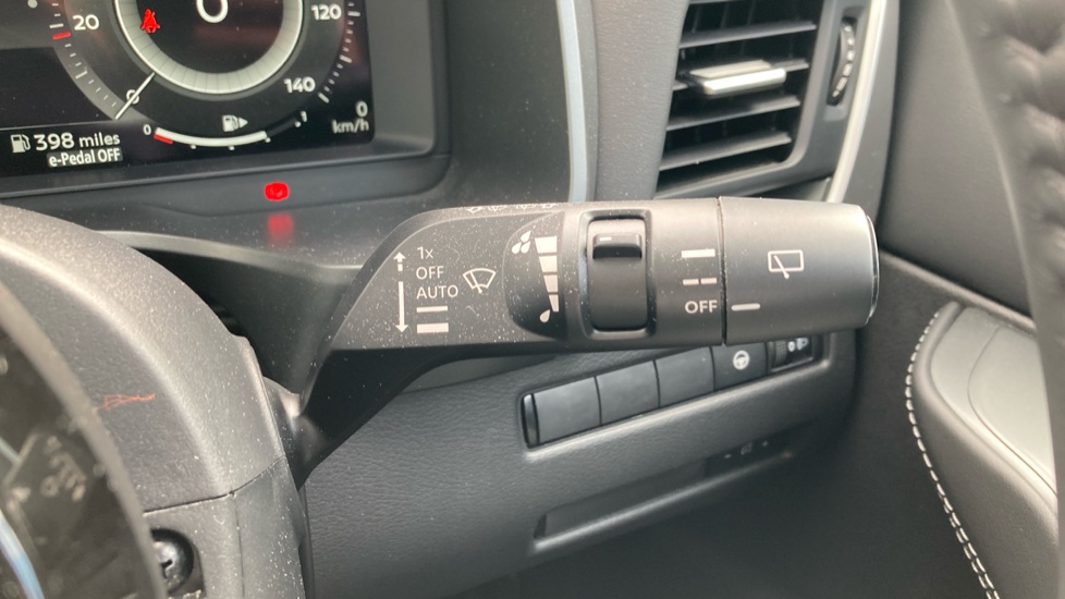 Nissan Qashqai 1.5 E-Power 205 N-Connecta [Glass Roof] 5dr Auto Hybrid Hatchback - Image 35