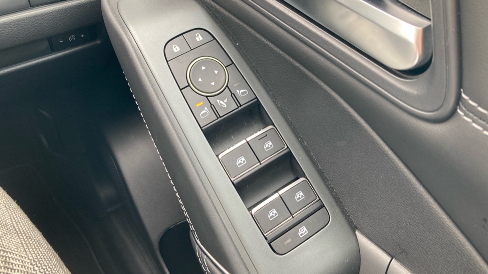 Nissan Qashqai 1.5 E-Power 205 N-Connecta [Glass Roof] 5dr Auto Hybrid Hatchback - Image 37