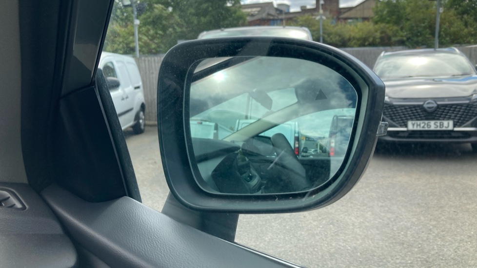 Nissan Qashqai 1.5 E-Power 205 N-Connecta [Glass Roof] 5dr Auto Hybrid Hatchback - Image 38