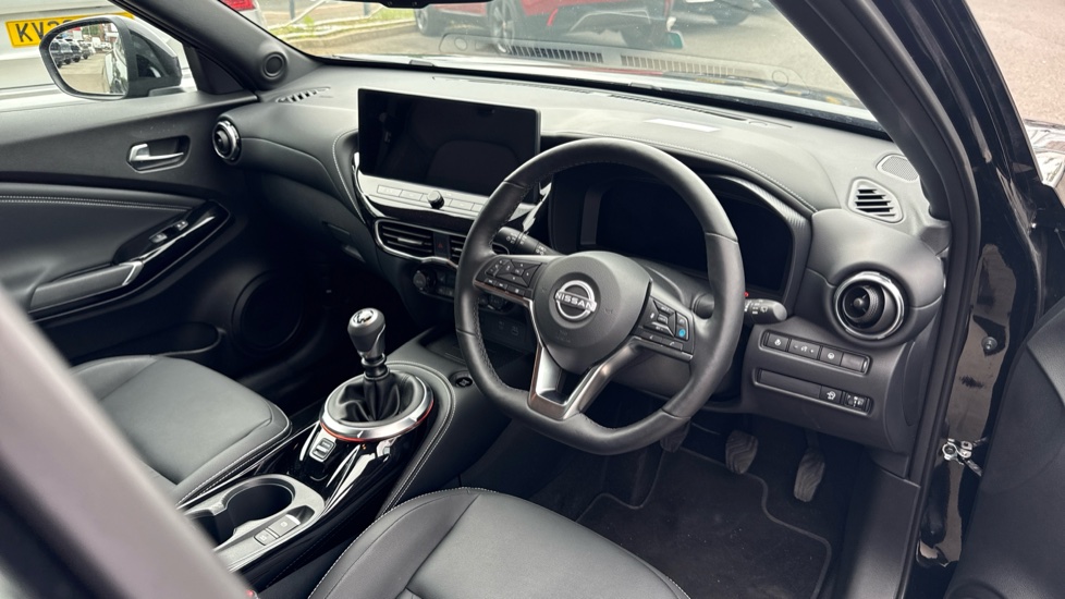 Nissan Juke 1.0 DiG-T Tekna 5dr Petrol Hatchback - Image 11