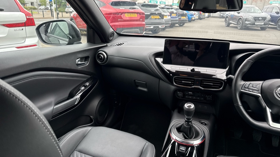 Nissan Juke 1.0 DiG-T Tekna 5dr Petrol Hatchback - Image 14