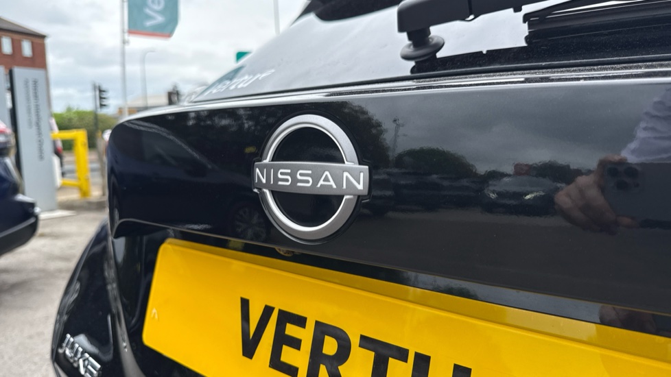 Nissan Juke 1.0 DiG-T Tekna 5dr Petrol Hatchback - Image 26