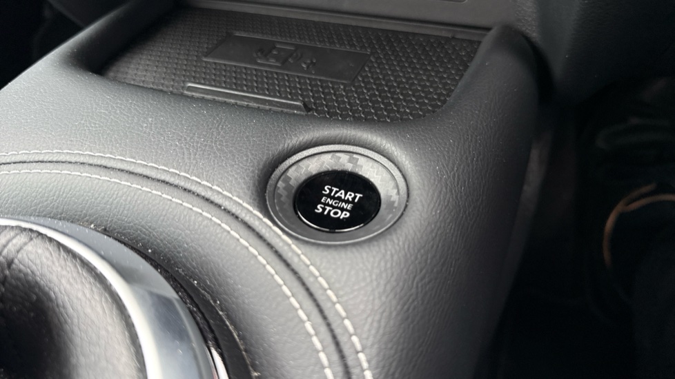 Nissan Juke 1.0 DiG-T Tekna 5dr Petrol Hatchback - Image 28