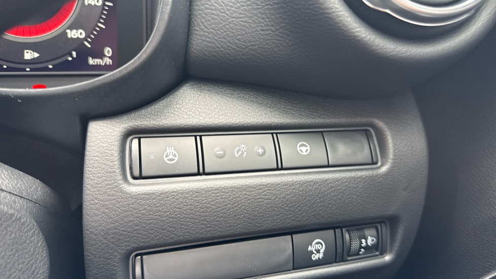 Nissan Juke 1.0 DiG-T Tekna 5dr Petrol Hatchback - Image 35