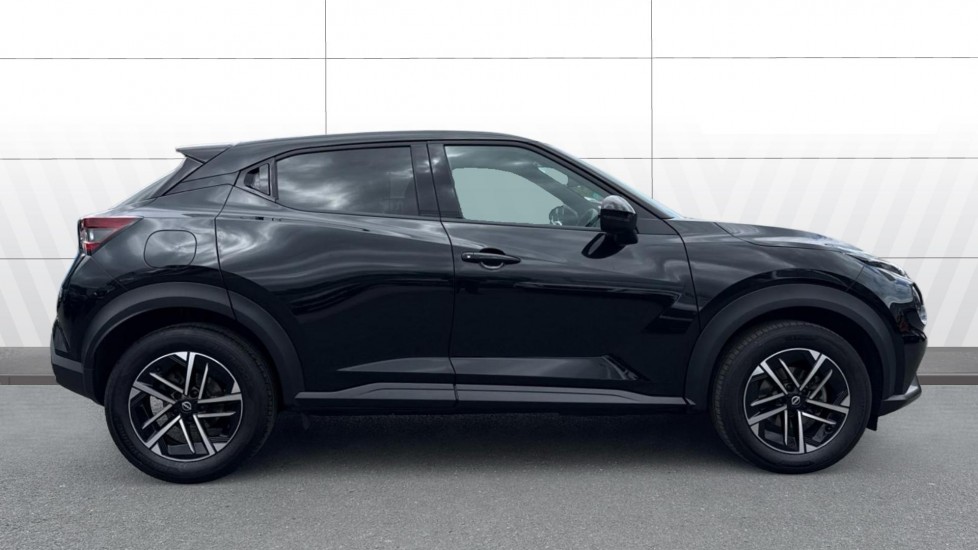 Nissan Juke 1.0 DiG-T N-Connecta 5dr Petrol Hatchback - Image 5