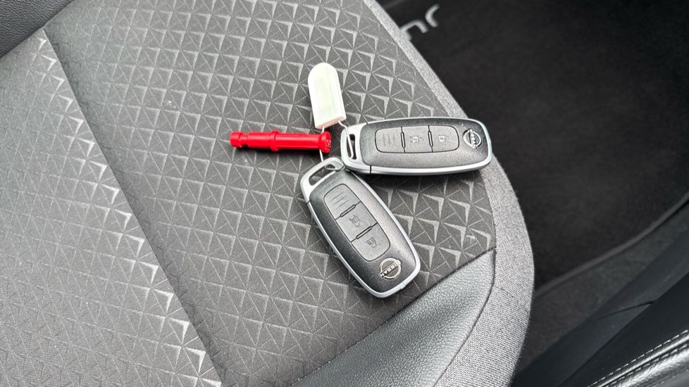 Nissan Juke 1.0 DiG-T N-Connecta 5dr Petrol Hatchback - Image 20
