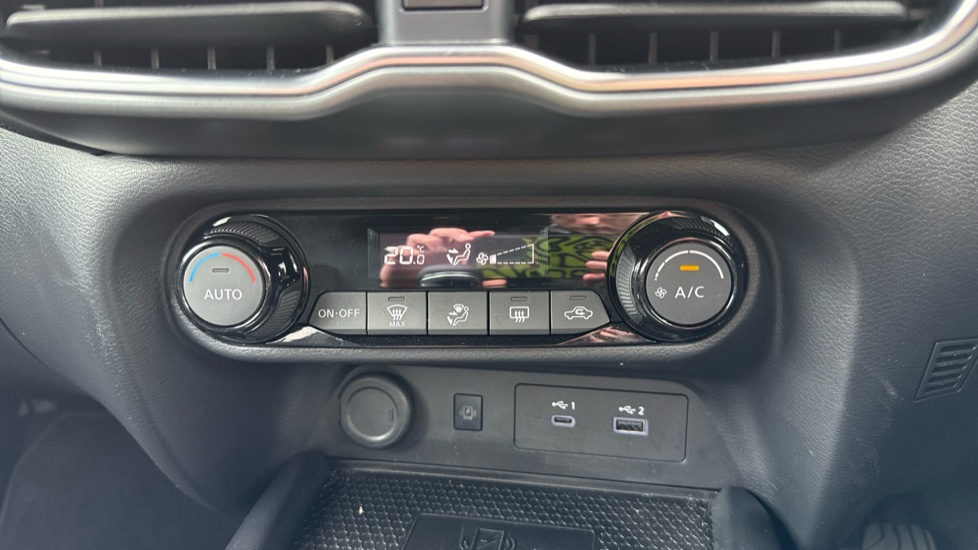Nissan Juke 1.0 DiG-T N-Connecta 5dr Petrol Hatchback - Image 28