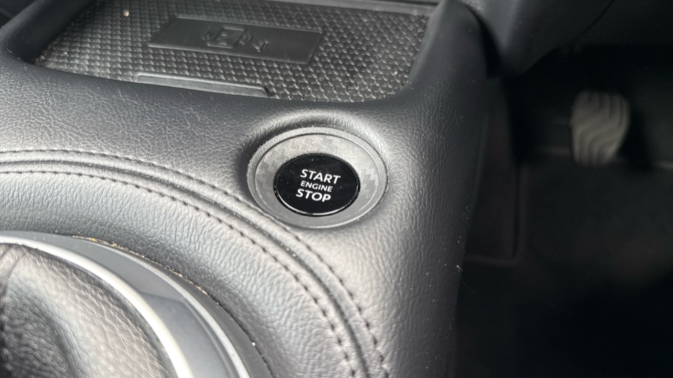 Nissan Juke 1.0 DiG-T N-Connecta 5dr Petrol Hatchback - Image 30