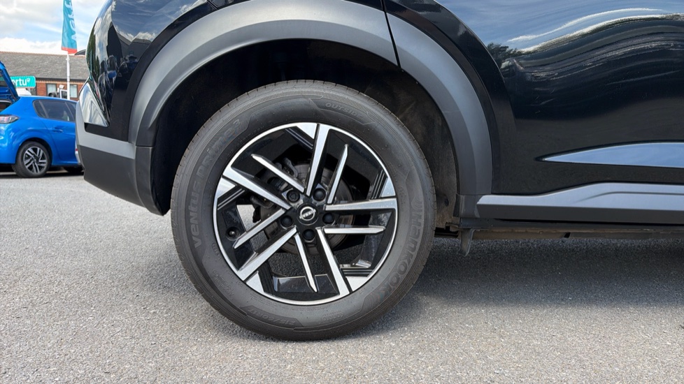 Nissan Juke 1.0 DiG-T N-Connecta 5dr Petrol Hatchback - Image 7