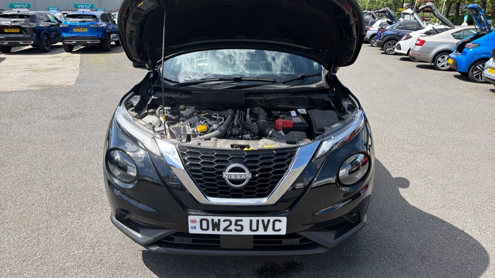 Nissan Juke 1.0 DiG-T N-Connecta 5dr Petrol Hatchback - Image 8