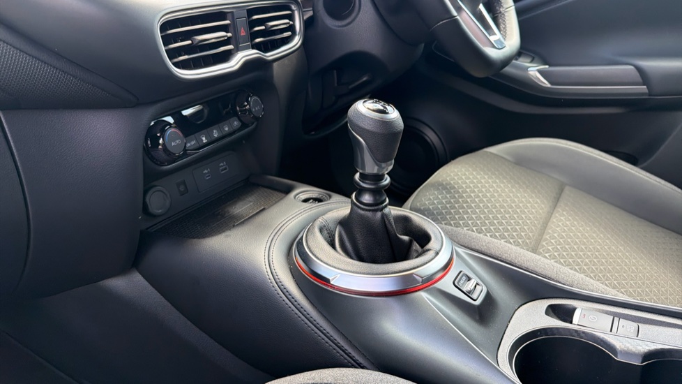 Nissan Juke 1.0 DiG-T N-Connecta 5dr Petrol Hatchback - Image 13