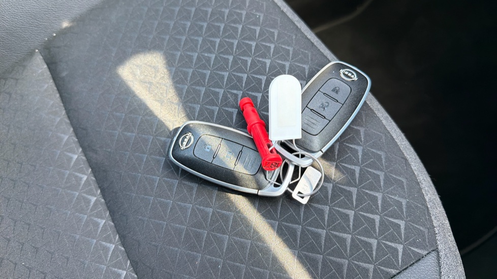 Nissan Juke 1.0 DiG-T N-Connecta 5dr Petrol Hatchback - Image 20