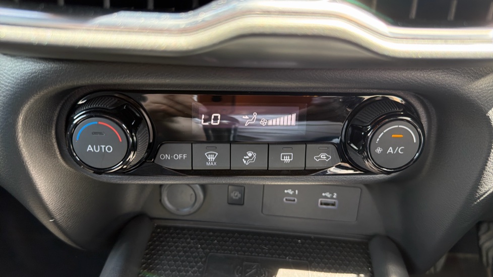 Nissan Juke 1.0 DiG-T N-Connecta 5dr Petrol Hatchback - Image 22