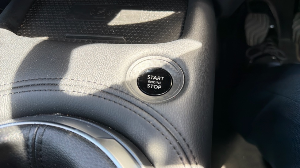 Nissan Juke 1.0 DiG-T N-Connecta 5dr Petrol Hatchback - Image 25