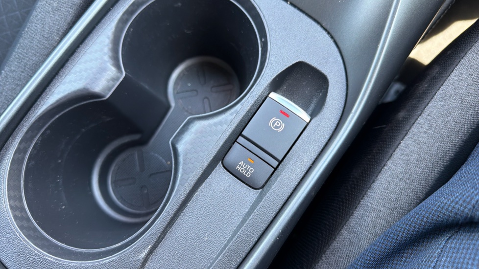 Nissan Juke 1.0 DiG-T N-Connecta 5dr Petrol Hatchback - Image 27
