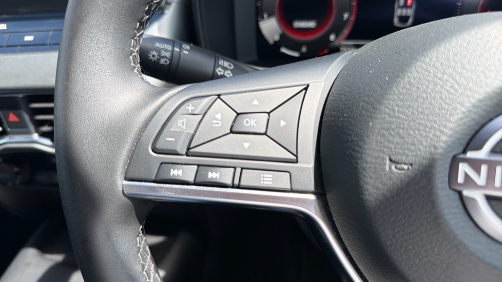 Nissan Juke 1.0 DiG-T N-Connecta 5dr Petrol Hatchback - Image 29