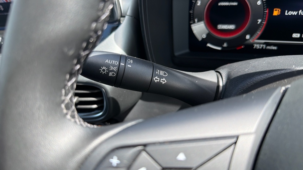 Nissan Juke 1.0 DiG-T N-Connecta 5dr Petrol Hatchback - Image 30