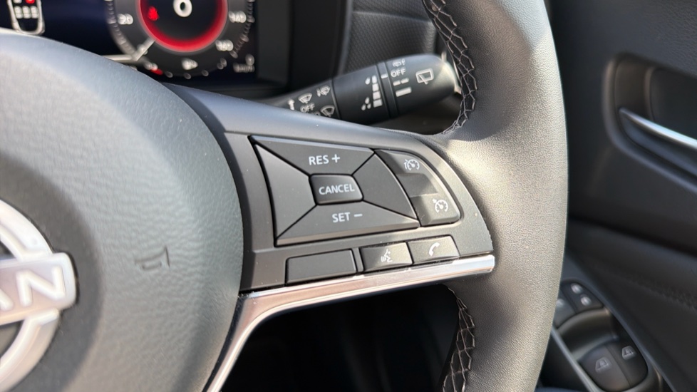 Nissan Juke 1.0 DiG-T N-Connecta 5dr Petrol Hatchback - Image 31