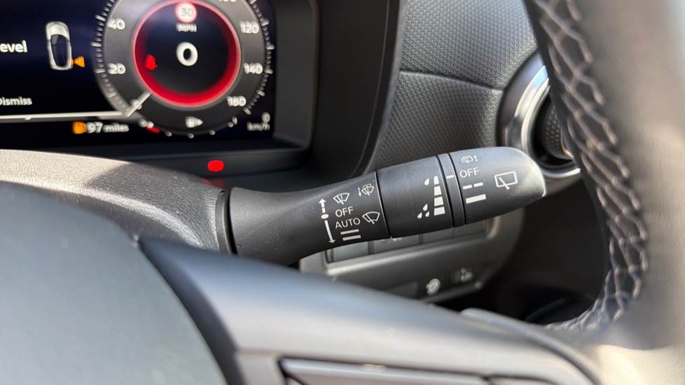 Nissan Juke 1.0 DiG-T N-Connecta 5dr Petrol Hatchback - Image 32