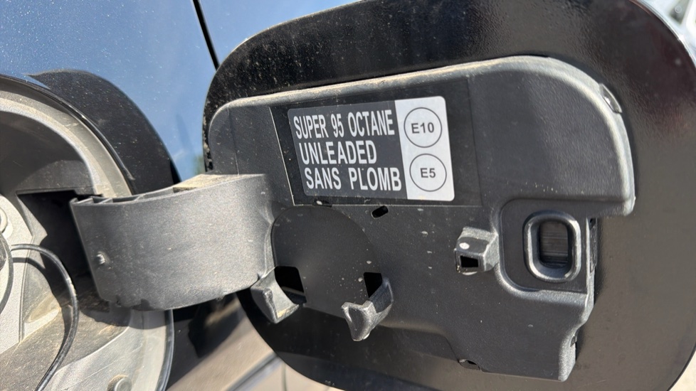 Nissan Juke 1.0 DiG-T N-Connecta 5dr Petrol Hatchback - Image 38