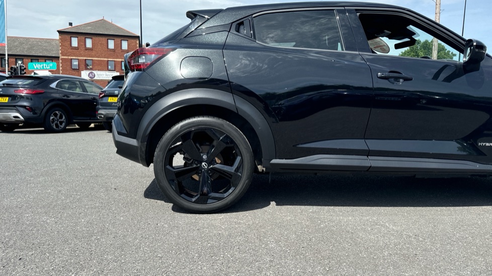 Nissan Juke 1.6 Hybrid Tekna 5dr Auto Hybrid Hatchback - Image 7