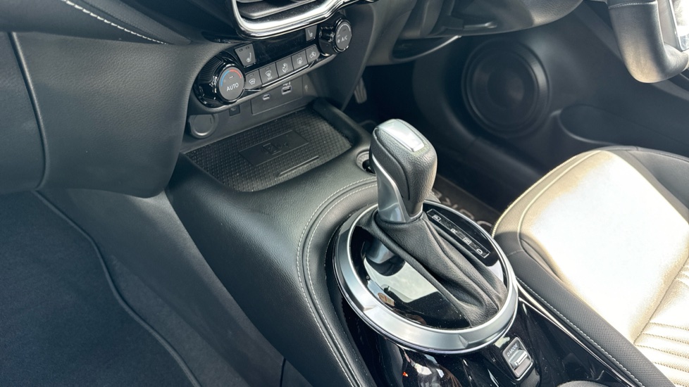 Nissan Juke 1.6 Hybrid Tekna 5dr Auto Hybrid Hatchback - Image 13
