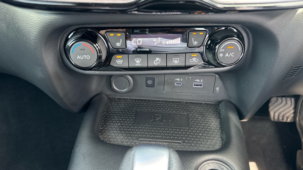 Nissan Juke 1.6 Hybrid Tekna 5dr Auto Hybrid Hatchback - Image 21