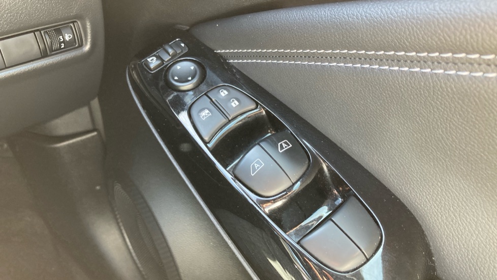 Nissan Juke 1.6 Hybrid Tekna 5dr Auto Hybrid Hatchback - Image 27