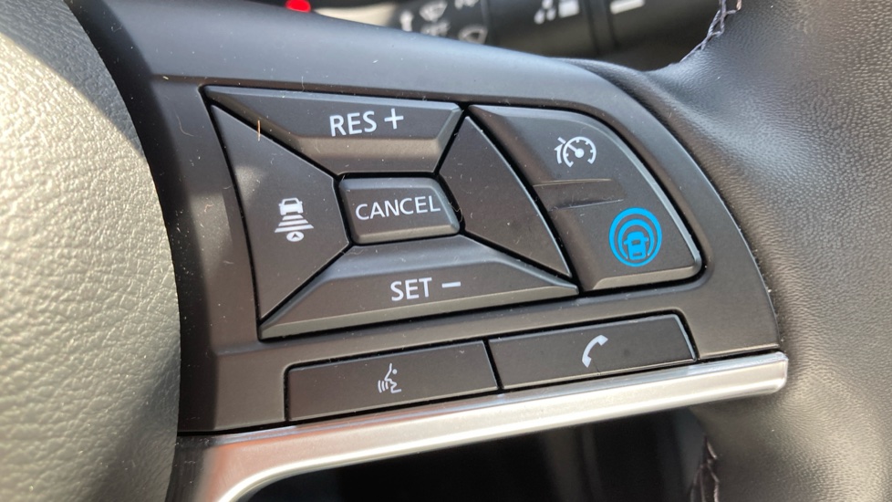 Nissan Juke 1.6 Hybrid Tekna 5dr Auto Hybrid Hatchback - Image 30
