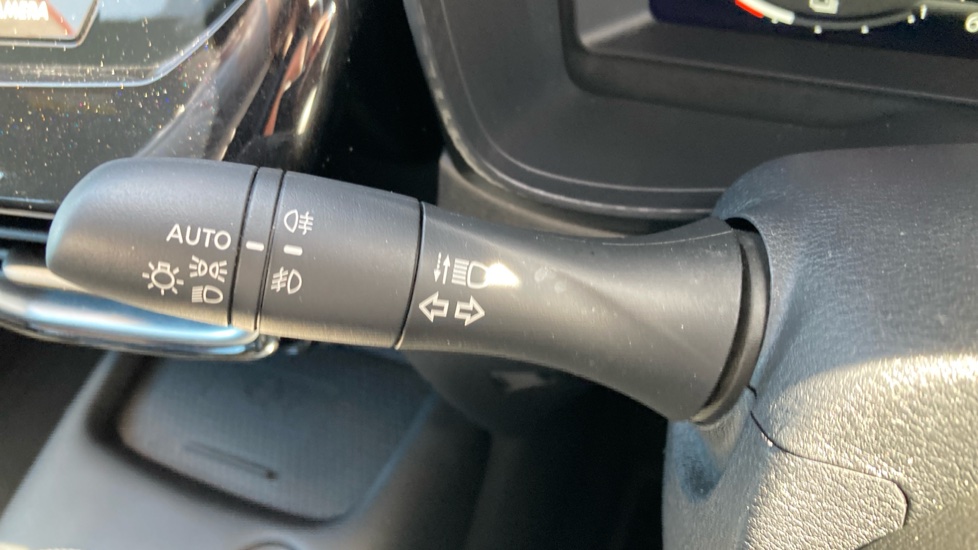 Nissan Juke 1.6 Hybrid Tekna 5dr Auto Hybrid Hatchback - Image 32