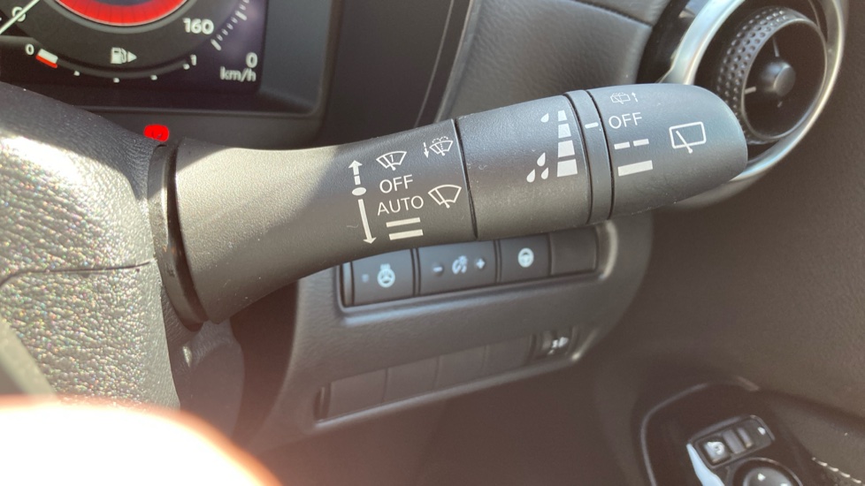 Nissan Juke 1.6 Hybrid Tekna 5dr Auto Hybrid Hatchback - Image 33