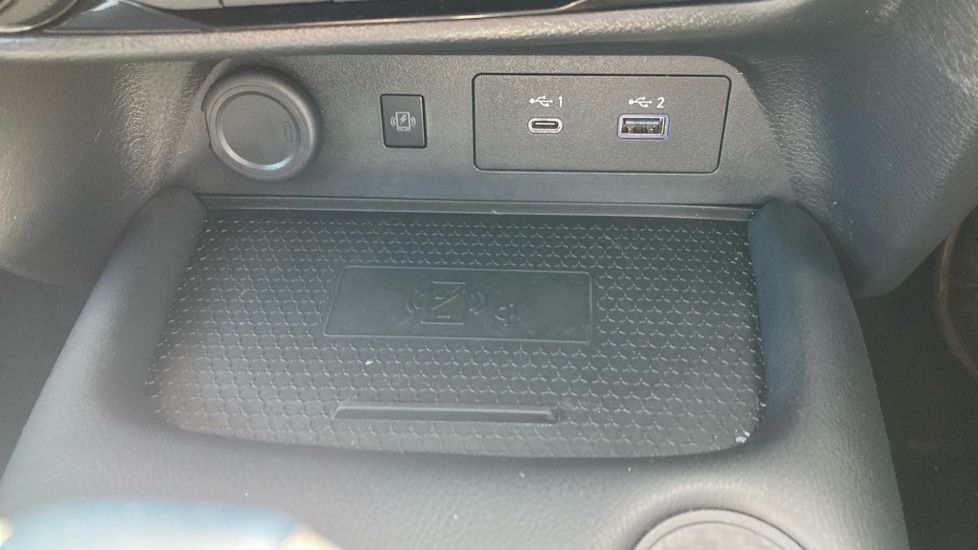 Nissan Juke 1.6 Hybrid Tekna 5dr Auto Hybrid Hatchback - Image 38