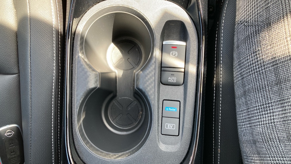Nissan Juke 1.6 Hybrid Tekna 5dr Auto Hybrid Hatchback - Image 39
